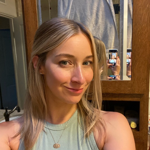 Meet your Posher, Leah - Picture 3 of 7